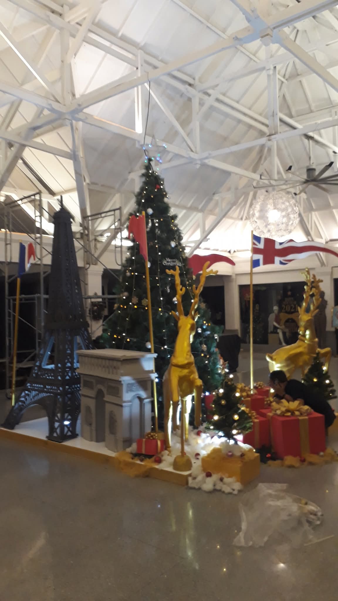 Galeri Dekorasi Spesial Natal Tema "Around the World" 1