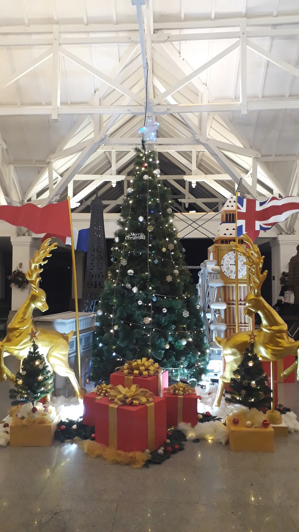 Galeri Dekorasi Spesial Natal Tema "Around the World" 6